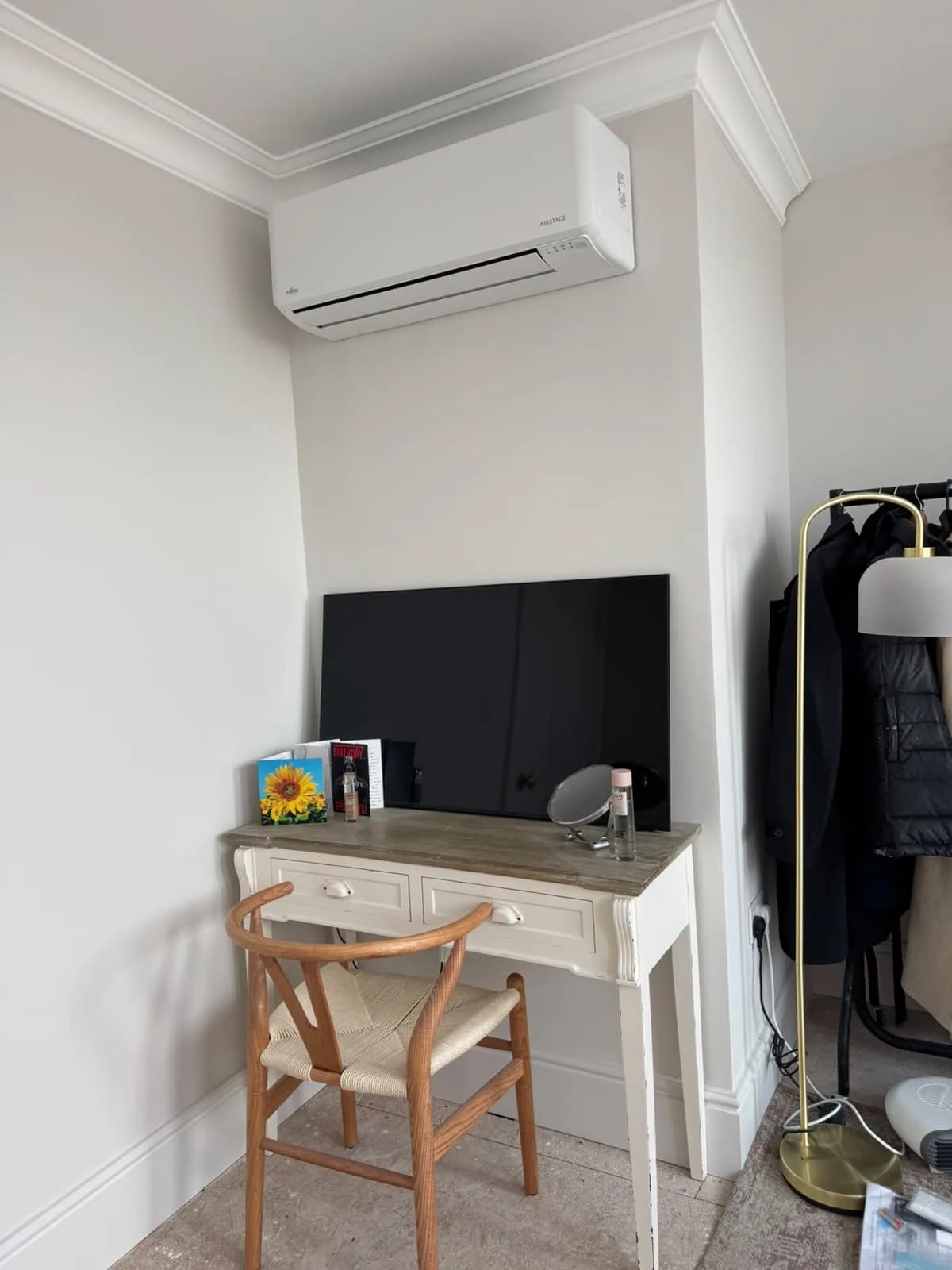 Master Bedroom Retrofit - Fujitsu Airstage wall-mounted split air conditioning project by Knights